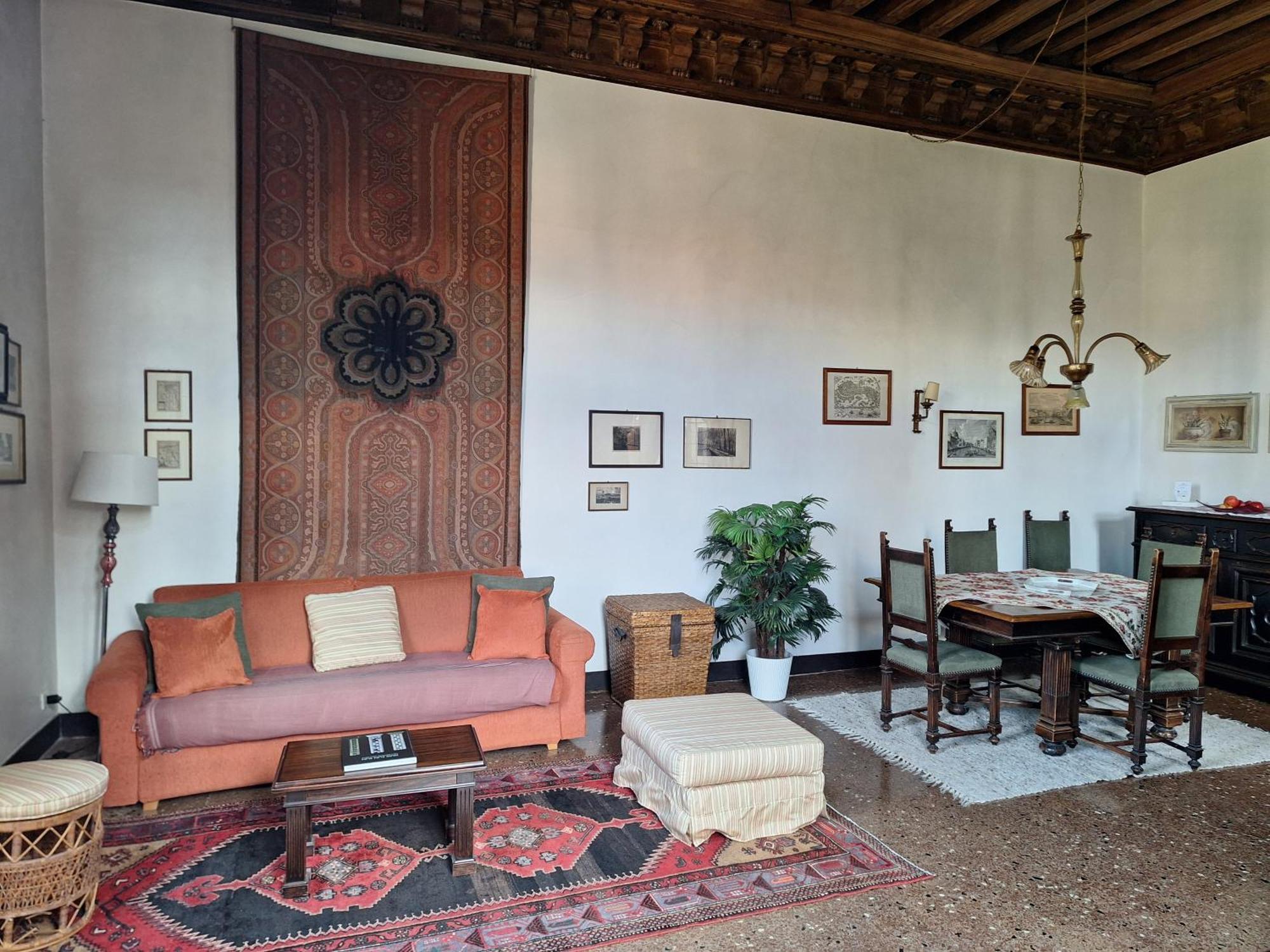 Appartamenti Inside Palazzo Foscarini Венеция Экстерьер фото