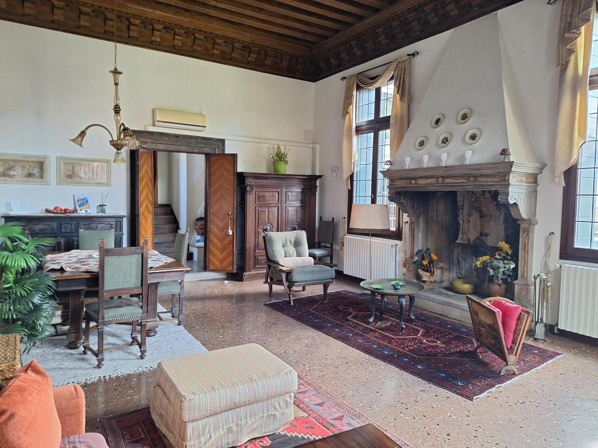 Appartamenti Inside Palazzo Foscarini Венеция Экстерьер фото