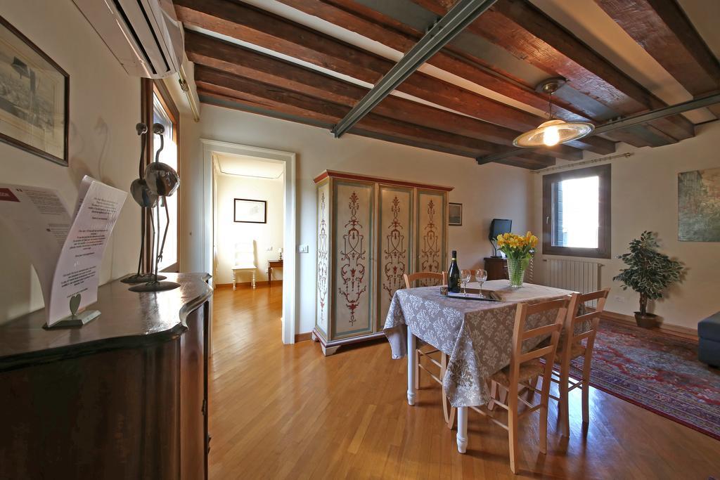 Appartamenti Inside Palazzo Foscarini Венеция Экстерьер фото