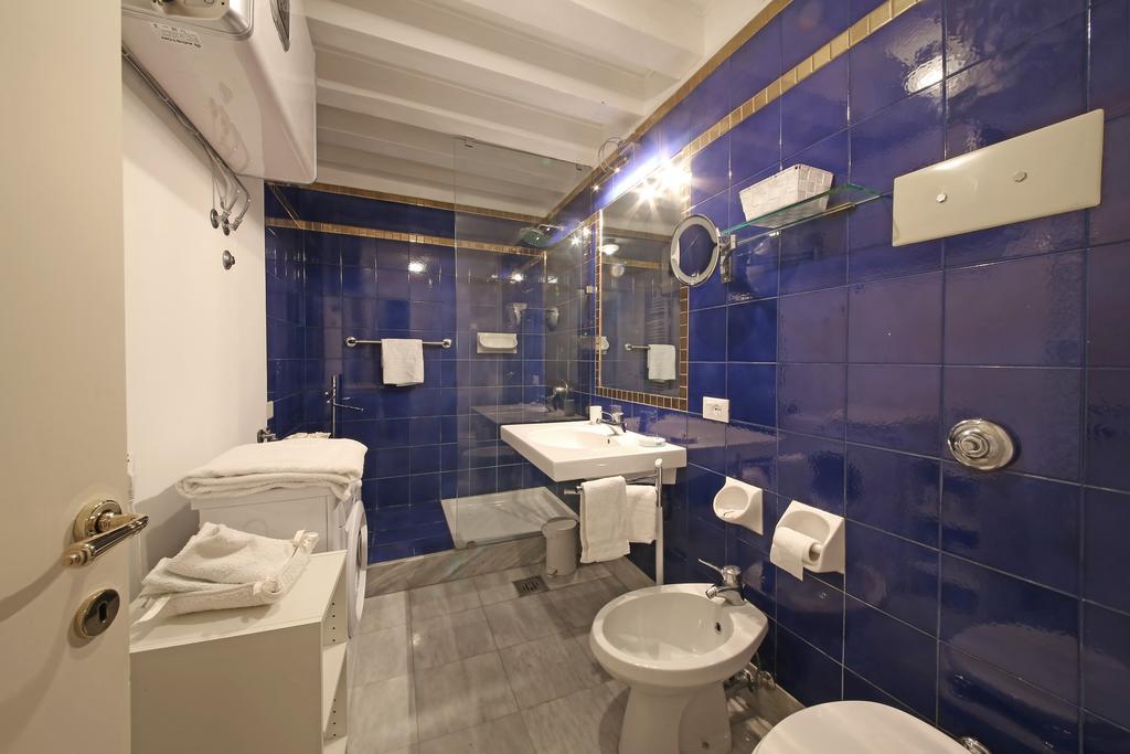 Appartamenti Inside Palazzo Foscarini Венеция Экстерьер фото