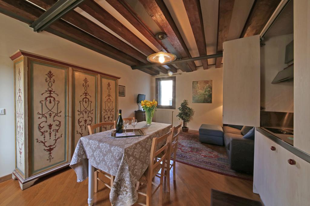 Appartamenti Inside Palazzo Foscarini Венеция Экстерьер фото