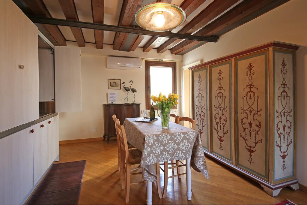 Appartamenti Inside Palazzo Foscarini Венеция Экстерьер фото