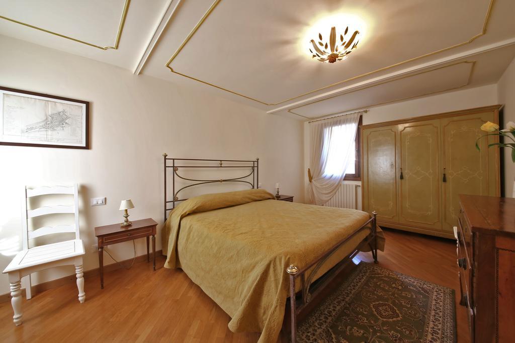Appartamenti Inside Palazzo Foscarini Венеция Экстерьер фото