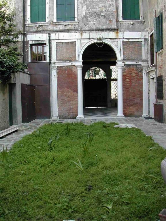 Appartamenti Inside Palazzo Foscarini Венеция Экстерьер фото