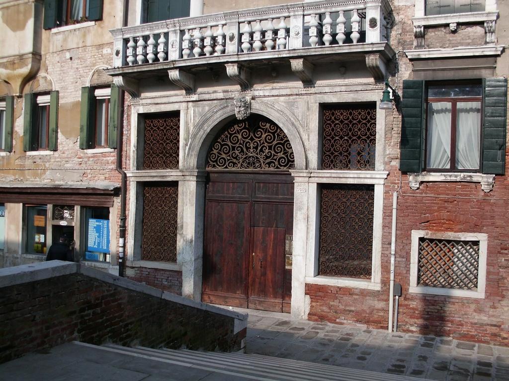 Appartamenti Inside Palazzo Foscarini Венеция Экстерьер фото