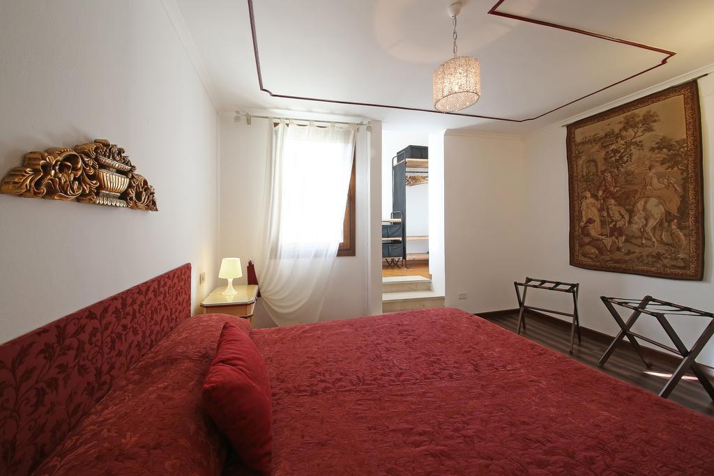 Appartamenti Inside Palazzo Foscarini Венеция Экстерьер фото