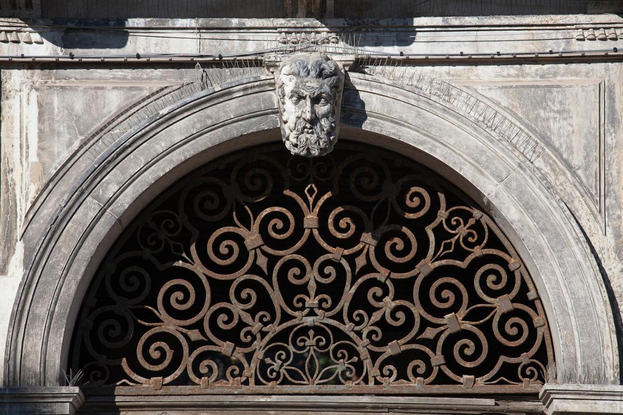 Appartamenti Inside Palazzo Foscarini Венеция Экстерьер фото