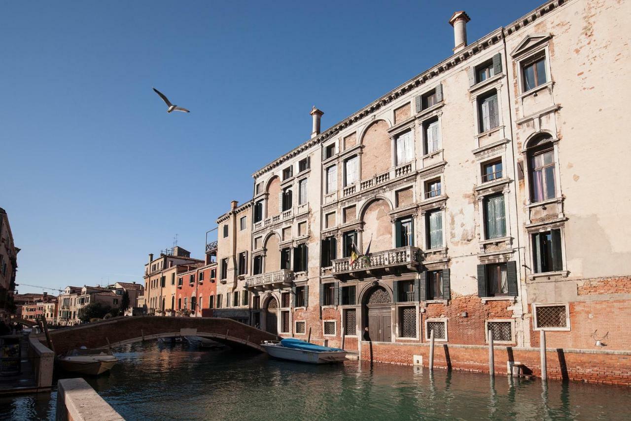 Appartamenti Inside Palazzo Foscarini Венеция Экстерьер фото